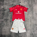CONJUNTO INFANTIL DO MANCHESTER UNITED 26/27 VERMELHO